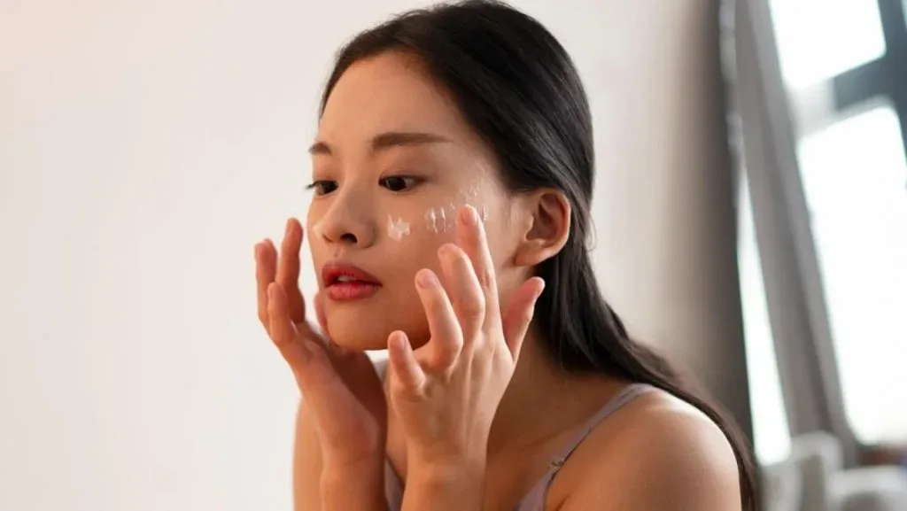 cara reapply sunscreen