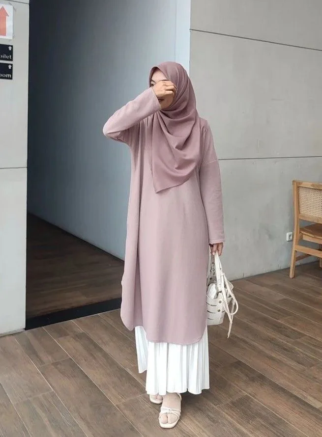 Adab Berpakaian Muslimah Syar'i dan Kaitannya dengan