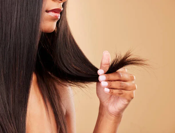 rambut bercabang - 3. Lindungi Rambut dari Panas sebelum Styling