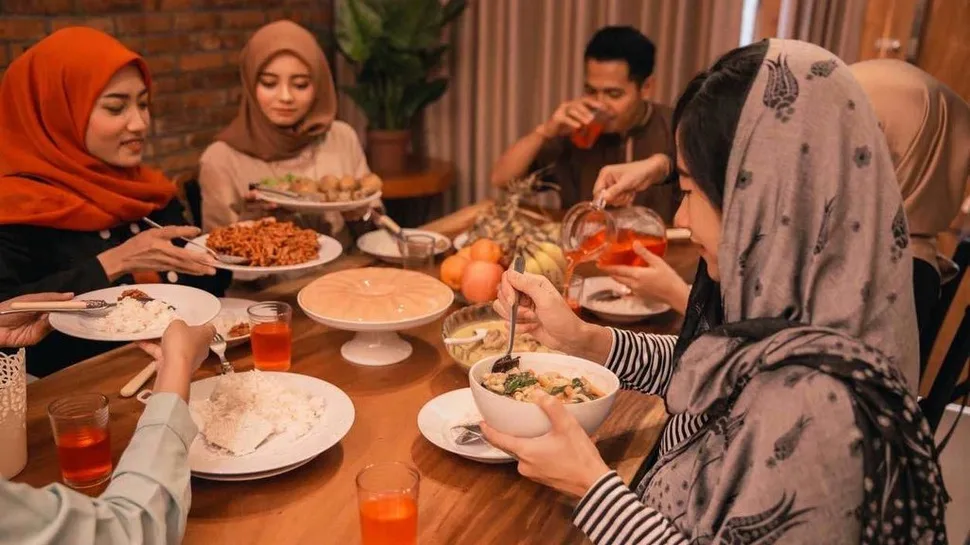 adab makan dan minum dalam islam - Pertanyaan Umum Seputar Adab Makan dan Minum Sesuai Sunnah