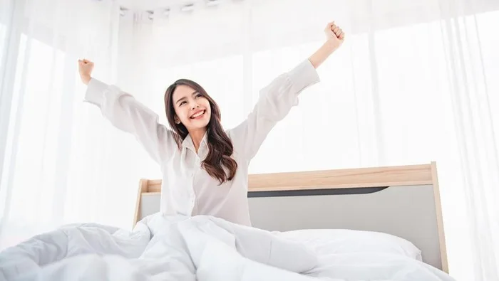 kebiasaan bangun pagi perempuan: Kebiasaan #6: Menikmati Sarapan yang Menenangkan, Bukan
