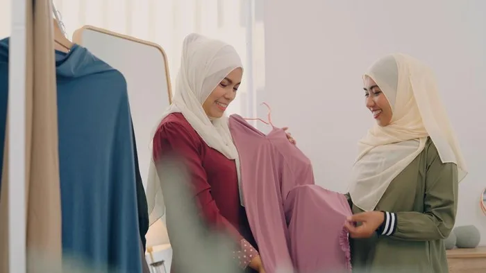 adab berpakaian muslimah syar'i