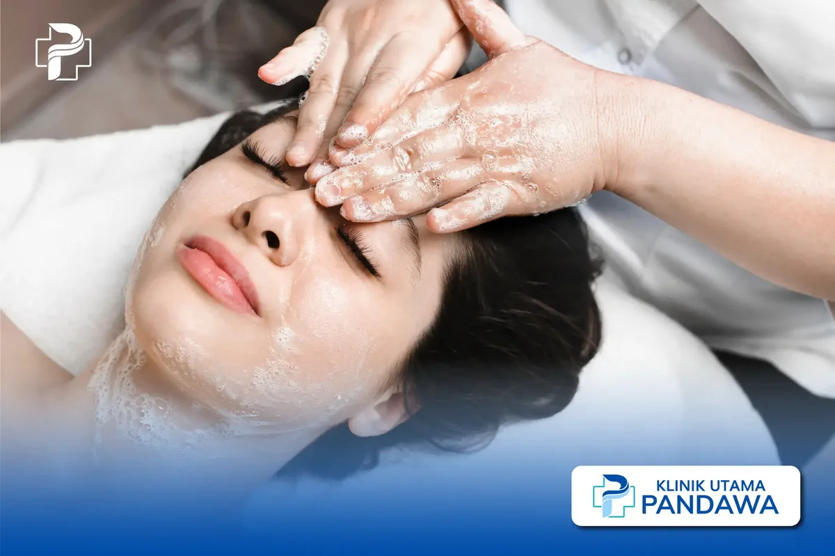 5 Cara Eksfoliasi Wajah yang Benar agar Kulit Glowing Alami