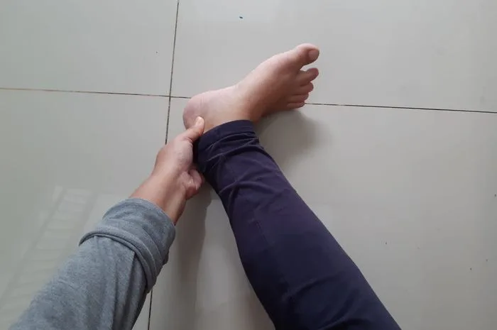 mengatasi tumit kaki pecah pecah - Cara Kedua: Eksfoliasi dengan Scrub Alami Kaki Pecah
