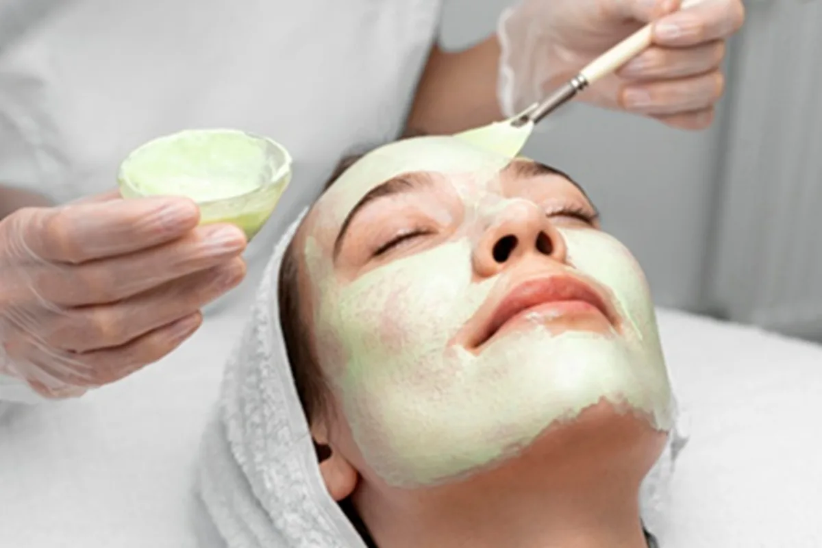 masker wajah alami: Tabel Ringkasan Ketujuh Resep: Bahan, Jenis Kulit, dan