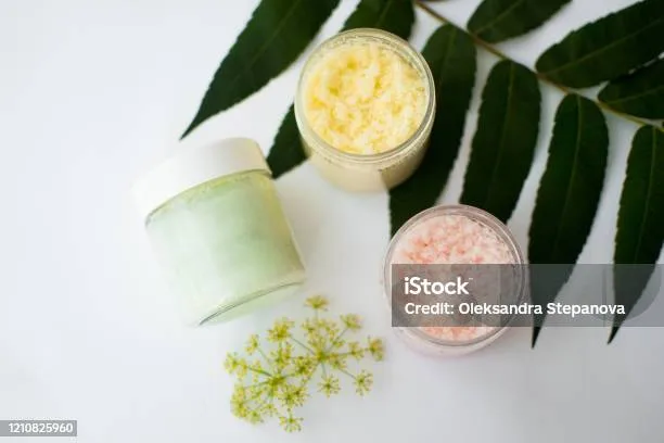body scrub alami: Lima Cara Memakai Body Scrub untuk Kulit Cerah dengan Tepat