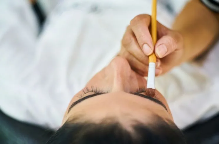 hukum mencabut alis dalam islam: Praktik Merapikan Alis di Salon: yang Perlu Anda Ketahui
