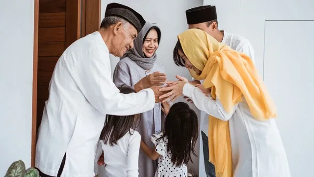 menjaga silaturahmi dengan keluarga
