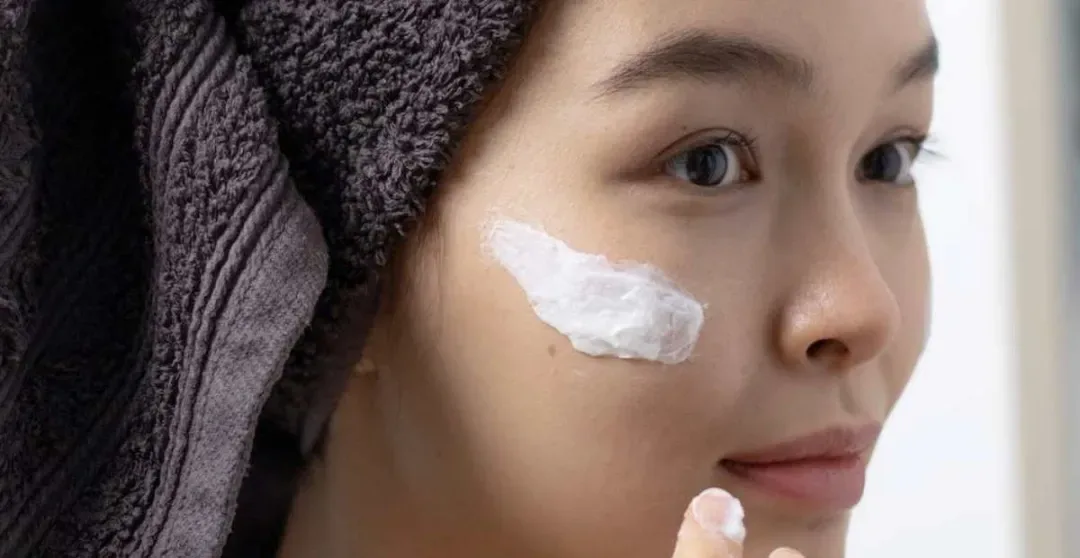 cara reapply sunscreen