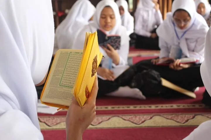 kebiasaan membaca al quran setiap hari: Keutamaan Tilawah Quran Harian dalam Tinjauan Hadis dan