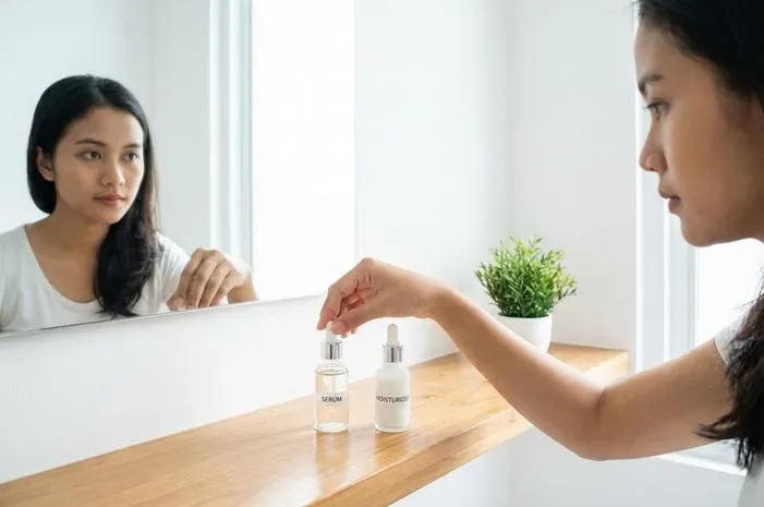 serum dulu atau moisturizer: Berapa Lama Jeda Antar Produk yang Ideal?