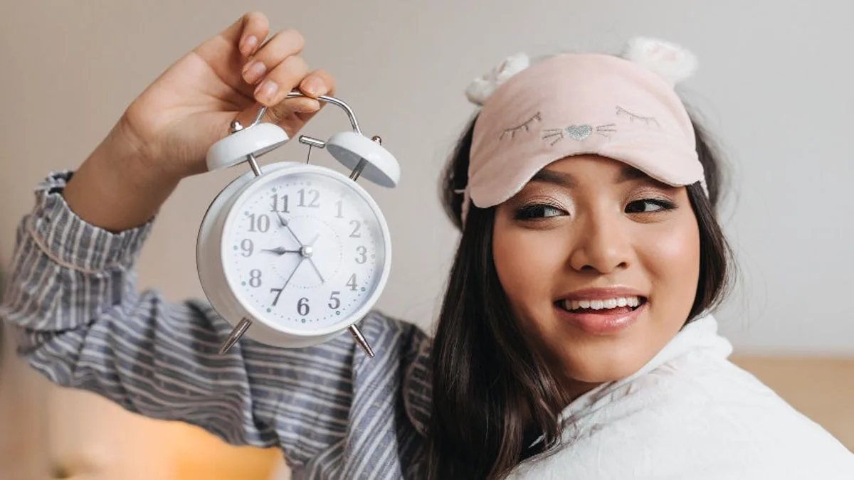 kebiasaan bangun pagi perempuan: Kebiasaan #2: Merawat Tubuh dengan Air Putih, Peregangan,