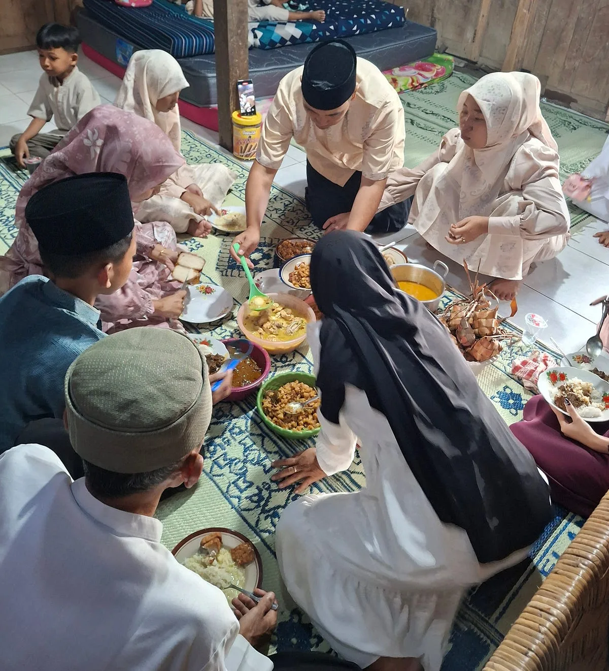 menjaga silaturahmi dengan keluarga: Mengapa Silaturahmi Jadi Wasilah Pembuka Pintu Surga bagi