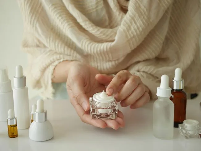 serum dulu atau moisturizer: Kapan Harus Berkonsultasi ke Profesional Kulit?