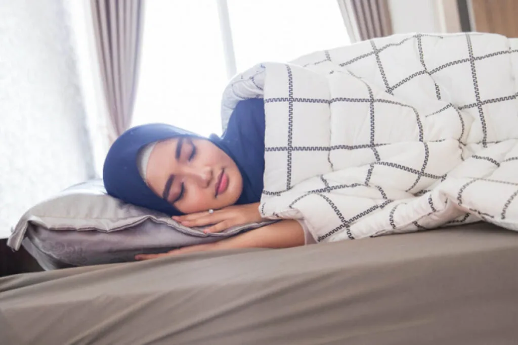 pola tidur yang baik menurut islam: Waktu Tidur yang Dilarang dalam Islam dan Batasan Waktu yang