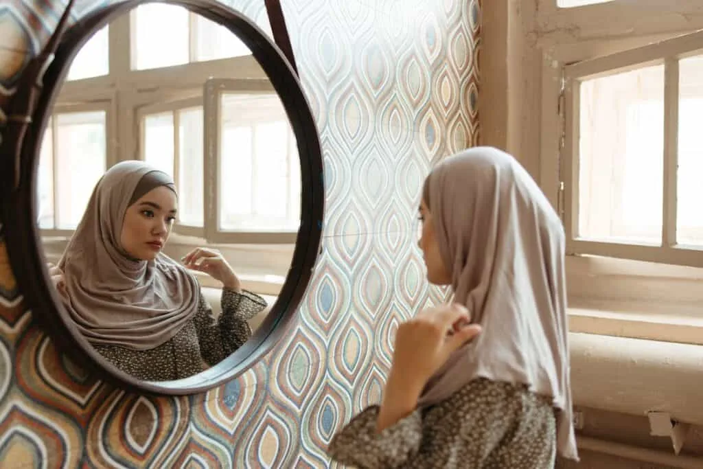 adab berhias untuk suami - Pertanyaan yang Sering Muncul Seputar Adab Berhias untuk