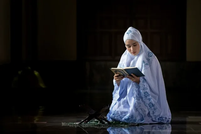 Rangkuman Lima Adab Bertutur Kata Wanita Muslimah