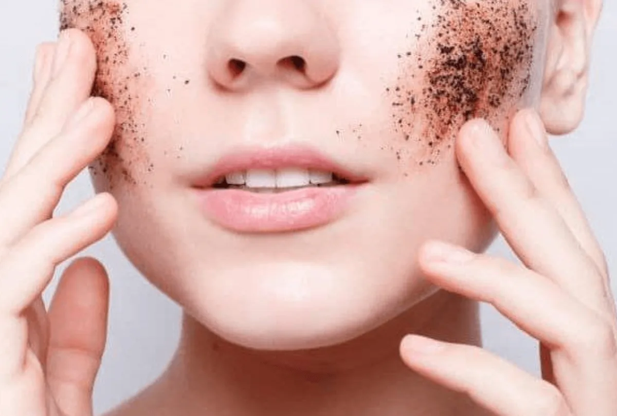 Kenapa Eksfoliasi Wajah Penting untuk Kulit Glowing Alami?