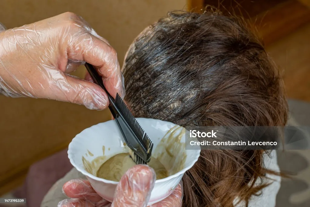 hukum mewarnai rambut bagi wanita: Bagaimana jika Rambut Sudah Memutih di Usia Muda?