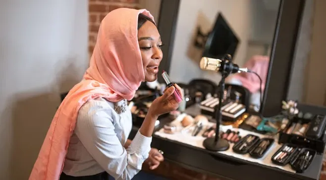 hukum makeup dalam islam: Dalil dan Landasan Hukum Bersolek bagi Wanita Muslimah