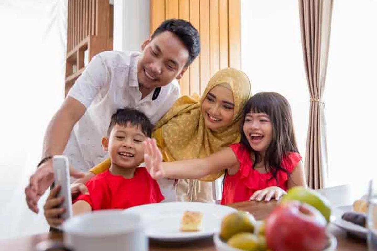 menjaga silaturahmi dengan keluarga